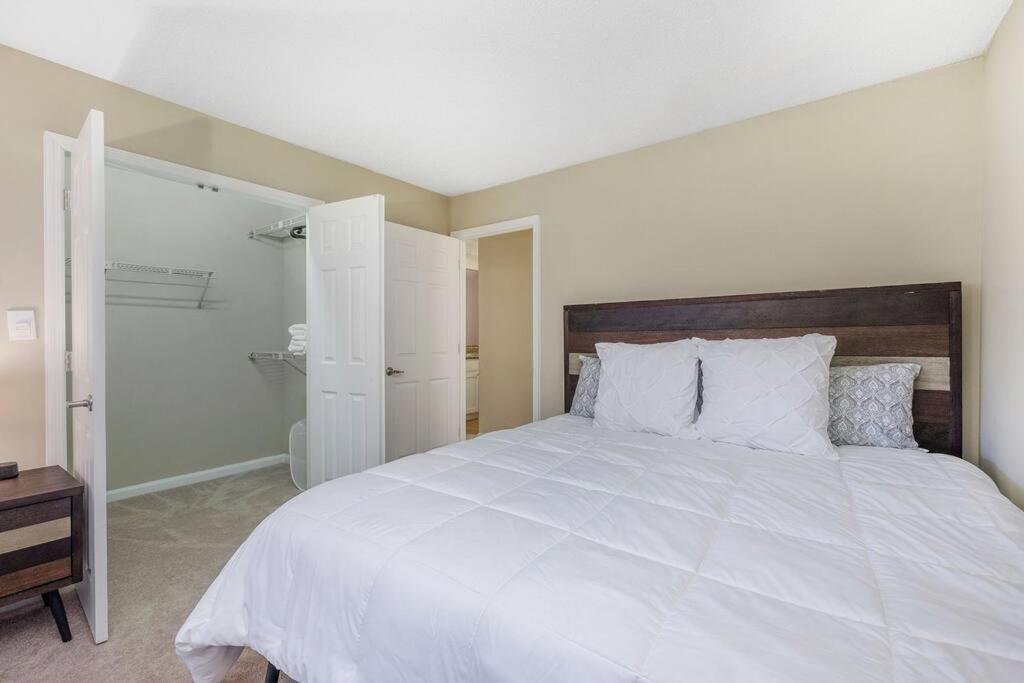 Charming Apartment With Wi-Fi Charlotte Extérieur photo